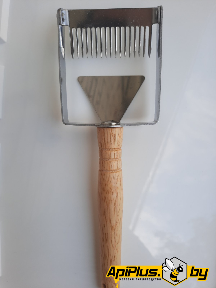 Вилка-культиватор для распечатки сот (17 игл, ручка дерево) от интернет-магазина apiplus.by