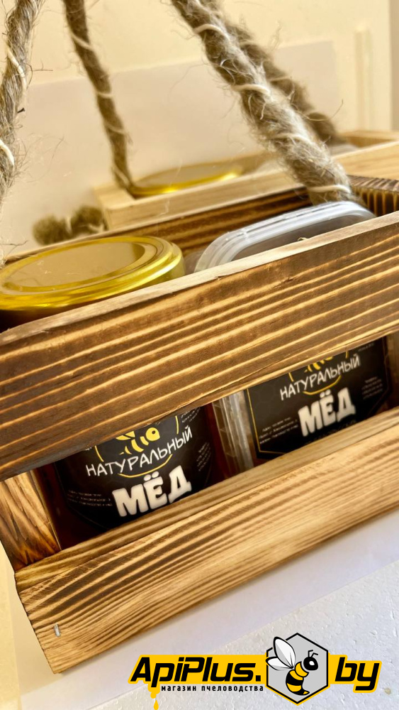 Подарочный набор в деревянном боксе с медом в сотах от интернет-магазина apiplus.by